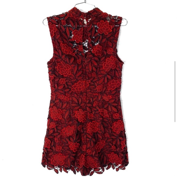 GUESS RED EMBROIDERED RED FLORAL SLEEVELESS ROMPER LINED WOMEN SIZE 4 EUC - Picture 2 of 6
